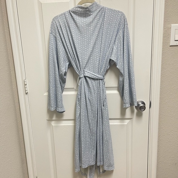 Lila & Hayes Blue and White Robe - Picture 10 of 12